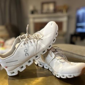 Women size 10 off white On sneakers